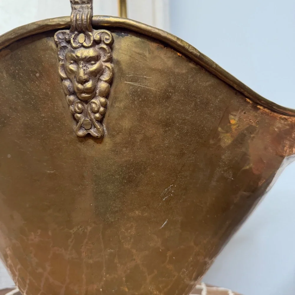 Vintage Hammered Brass Lion Head Coal Scuttle Bucket‎ Basket 19